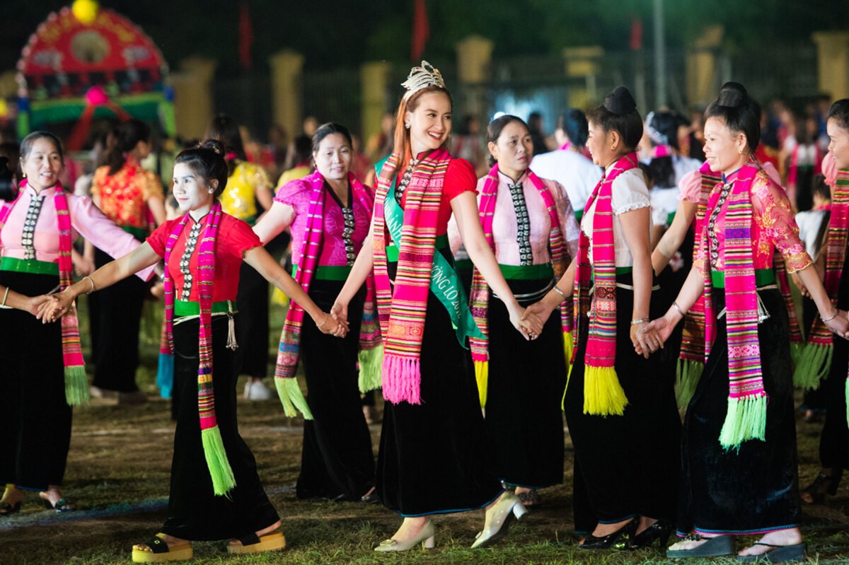 Xoe Thai Accredited as UNESCO Intangible Cultural Heritage of Humanity - Video Xoe Thai Accredited as UNESCO Intangible Cultural Heritage of Humanity - Video