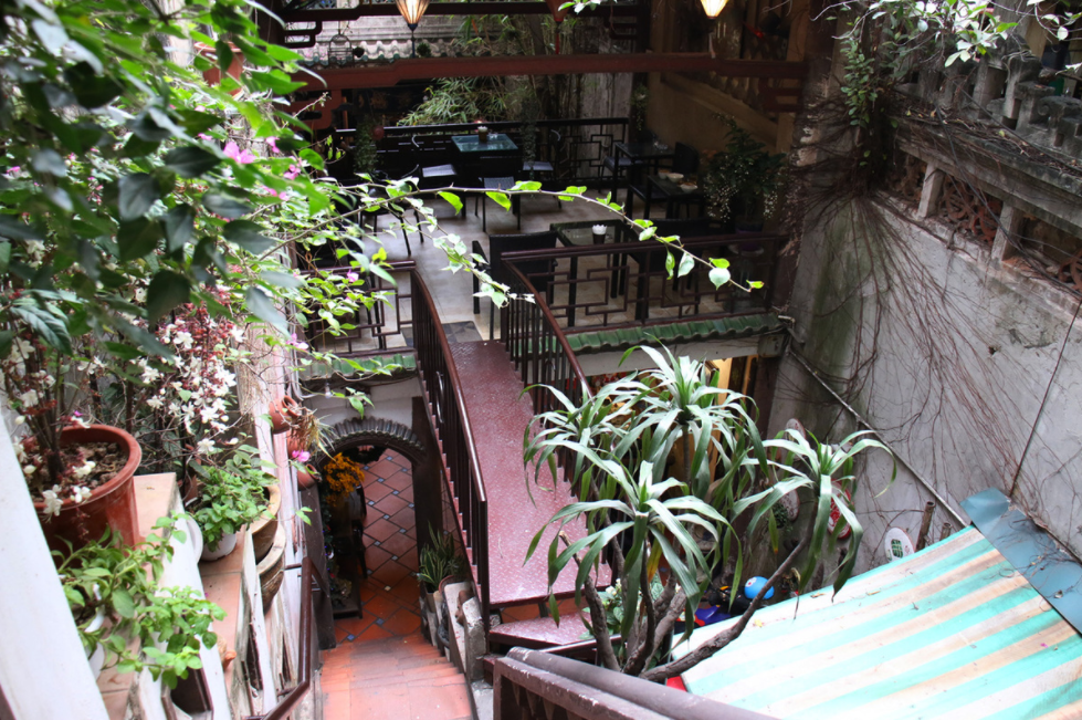 Tranquil coffee shop placed in Hanoi's 102-year-old house Tranquil coffee shop placed in Hanoi's 102 year-old house