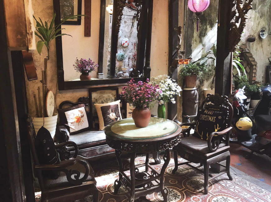 Tranquil coffee shop placed in Hanoi's 102-year-old house Tranquil coffee shop placed in Hanoi's 102 year-old house