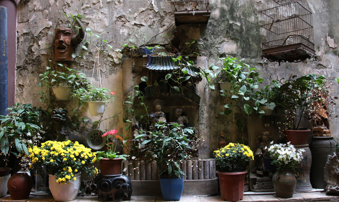 Tranquil coffee shop placed in Hanoi's 102-year-old house Tranquil coffee shop placed in Hanoi's 102 year-old house