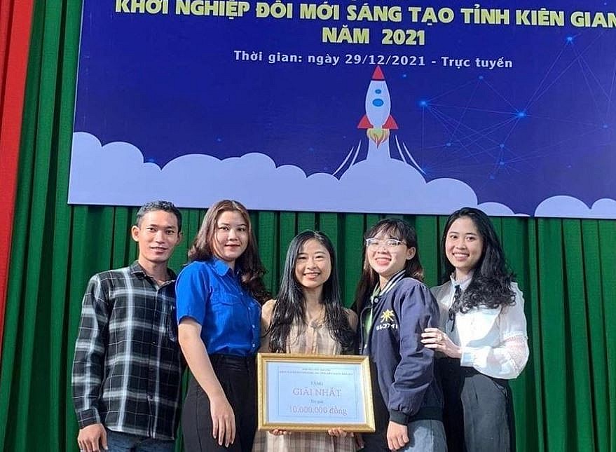 Vietnamese Students Start Up Uses Soap from Almond Leaves Vietnamese Students Start Up Uses Soap from Almond Leaves