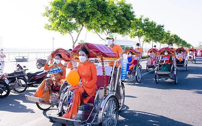 Women in Da Nang Parade in Ao Dai, Welcoming Month of Women Women in Da Nang Parade in Ao Dai, Welcoming Month of Women