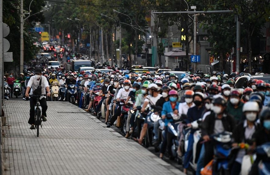 Digital Nomads: How Young Vietnamese Find Opportunities in Foreign Firms Digital Nomads: How Young Vietnamese Find Opportunities in Foreign Firms