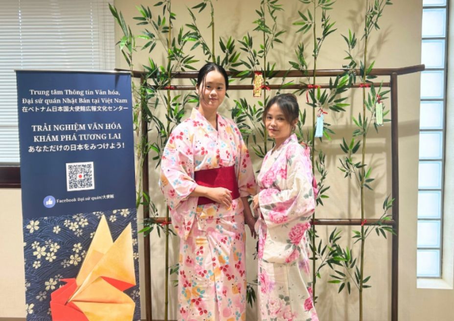 Guests participated in the Yukata-wearing activities at the Japanese Tanabata Festival. Guests participated in the Yukata-wearing activities at the Japanese Tanabata Festival.