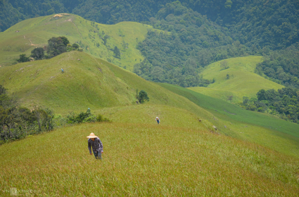 mount mau son conquering the dinosaur backbone sight