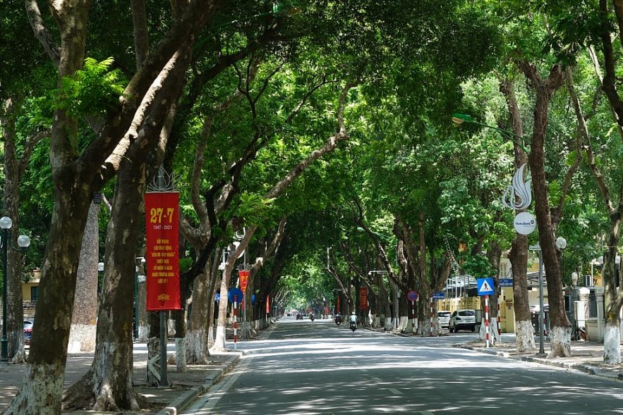 Peaceful Autumn Arrives in Hanoi Peaceful Autumn Arrives in Hanoi