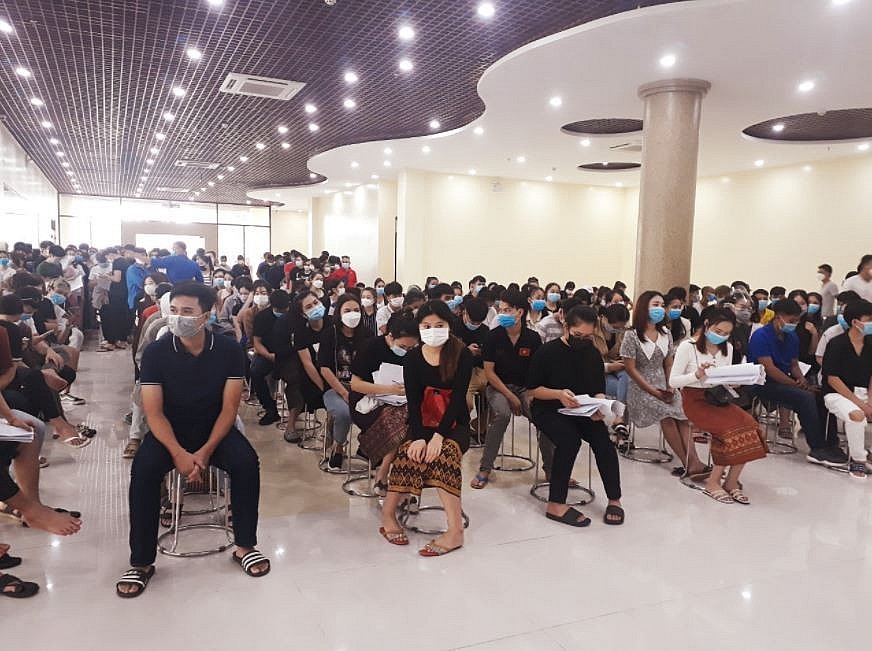 Nearly 300 Laotian Students in Vietnam Get Vaccinated Against Covid-19 Nearly 300 Laotian Students in Vietnam Get Vaccinated Against Covid-19