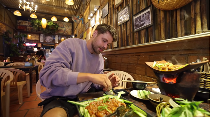 American Youtuber recommends three must-try dishes in Da Lat American Youtuber recommends three must-try dishes in Da Lat