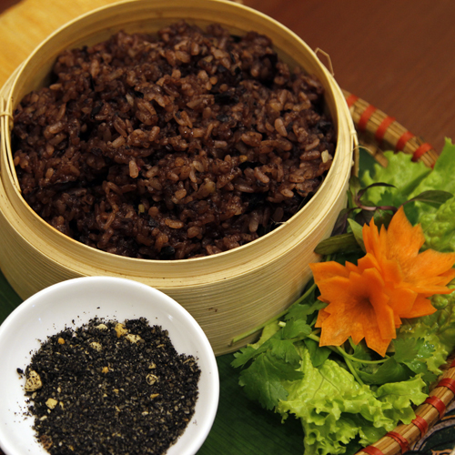 Sticky rice with black canarium – A new favorite of Hanoians Sticky rice with black canarium – A new favorite of Hanoians
