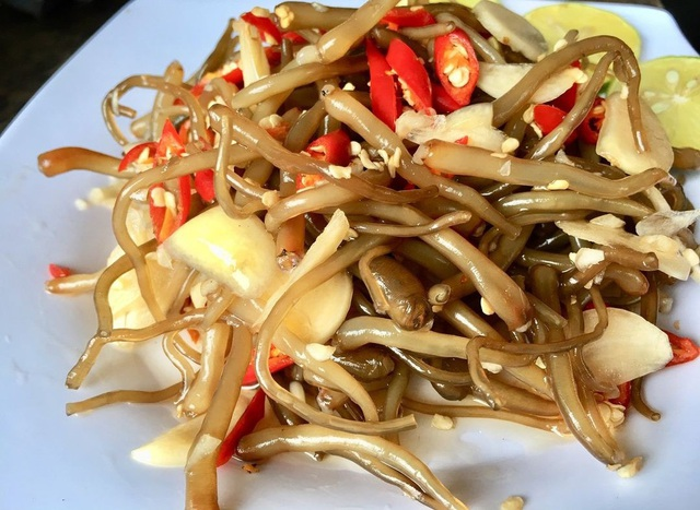 Odd-looking lingula forms soul of Ha Tien cuisine Odd-looking lingula forms soul of Ha Tien cuisine