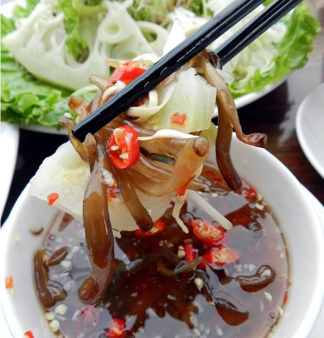 Odd-looking lingula forms soul of Ha Tien cuisine Odd-looking lingula forms soul of Ha Tien cuisine