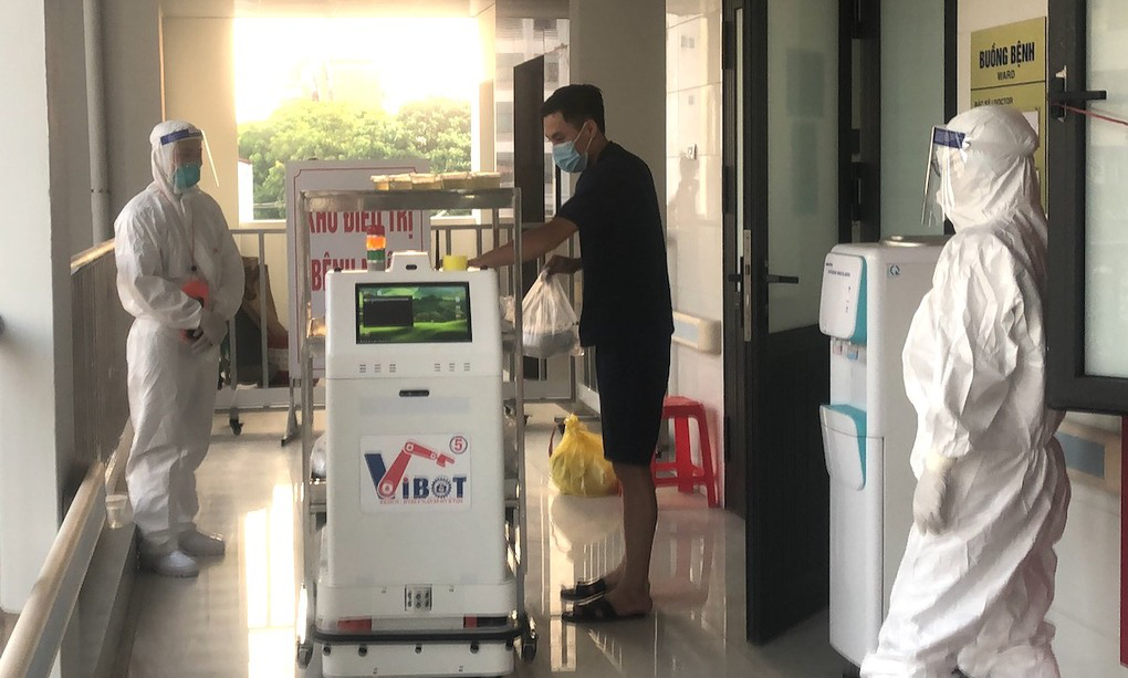 Medical transportation robots made in Vietnam deployed at COVID treatment facilities Medical transportation robots made in Vietnam deployed at COVID treatment facilities
