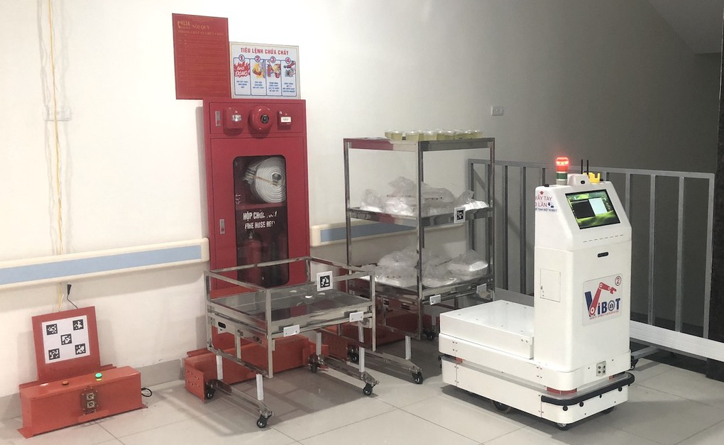 Medical transportation robots made in Vietnam deployed at COVID treatment facilities Medical transportation robots made in Vietnam deployed at COVID treatment facilities