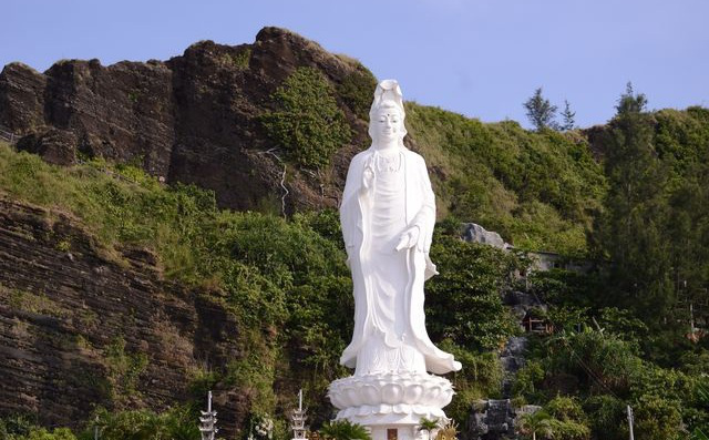 Stunning island in Quang Ngai boasts 2 volcanoes Stunning island in Quang Ngai boasts 2 volcanoes