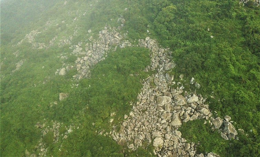 Scaling the Steep Slopes of Ba Den Mountain Scaling the Steep Slopes of Ba Den Mountain