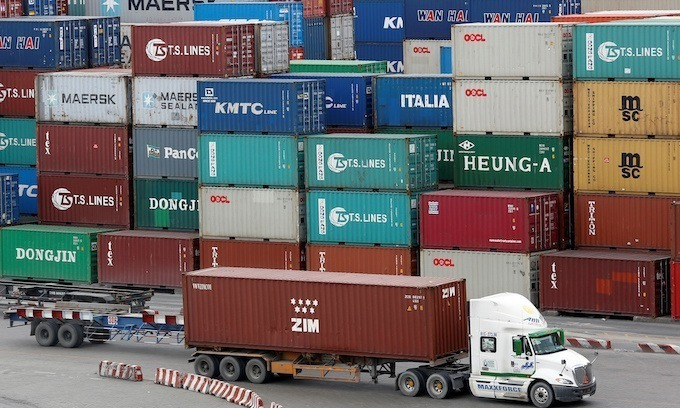 Containers are loaded at a port in Ho Chi Minh City. Photo by Reuters/Kham. 5606 log158070741213611580707419680 6685 5983 1613536933 680x408