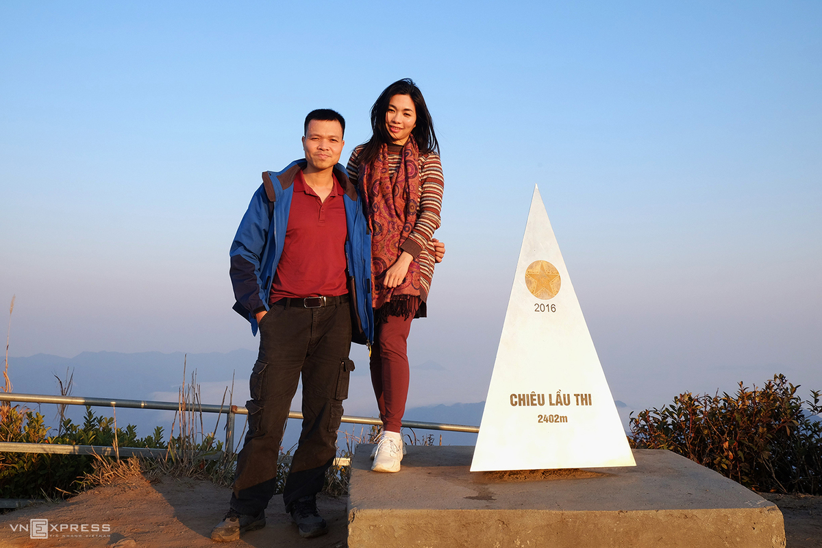 Hanoians Cuong and Ha conquered Chieu Lau Thi on the first day of March. Ha said, although she had seen oceans of clouds in places like Ta Xua (Son La Province) and Y Ty (Lao Cai Province) communes, she was still amazed by the beauty of the second highest peak in Ha Giang. (Photo: VnExpress) 3310-mf5-1615973313