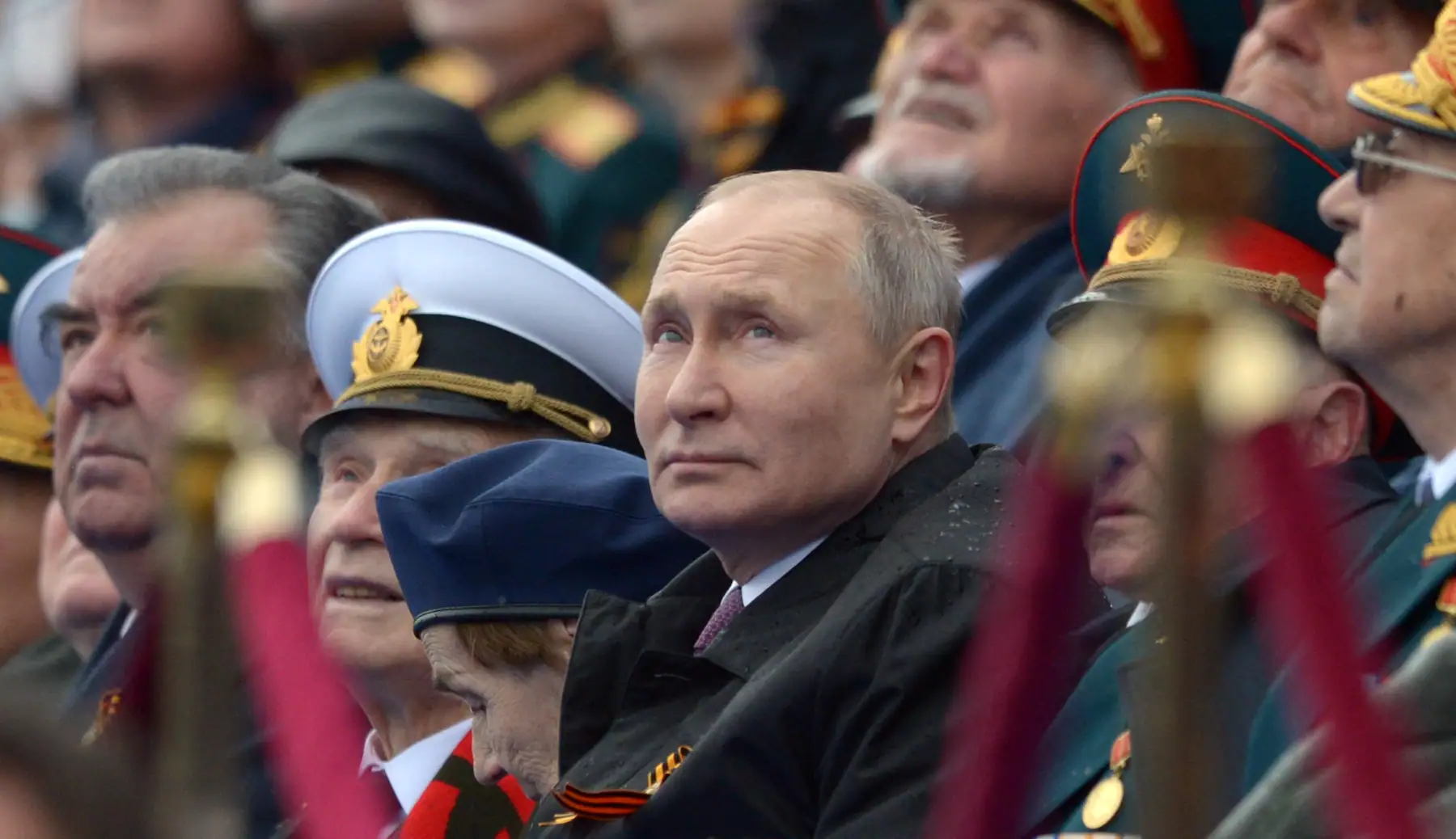 Russian President Vladimir Putin watches the Red Square parade (Photo: Washington Post) Russian President Vladimir Putin watches the Red Square parade (Photo: Washington Post)