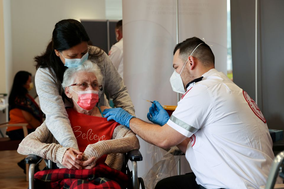 An elderly woman receives a booster shot of her vaccination against the coronavirus disease (COVID-19) at an assisted living facility, in Netanya, Israel January 19, 2021. REUTERS/Ronen Zvulun/File Photo An elderly woman receives a booster shot of her vaccination against the coronavirus disease (COVID-19) at an assisted living facility, in Netanya, Israel January 19, 2021. REUTERS/Ronen Zvulun/File Photo