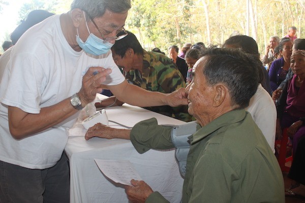 COPI offers free checkups to Vietnamese people copi offers free checkups to vietnamese people