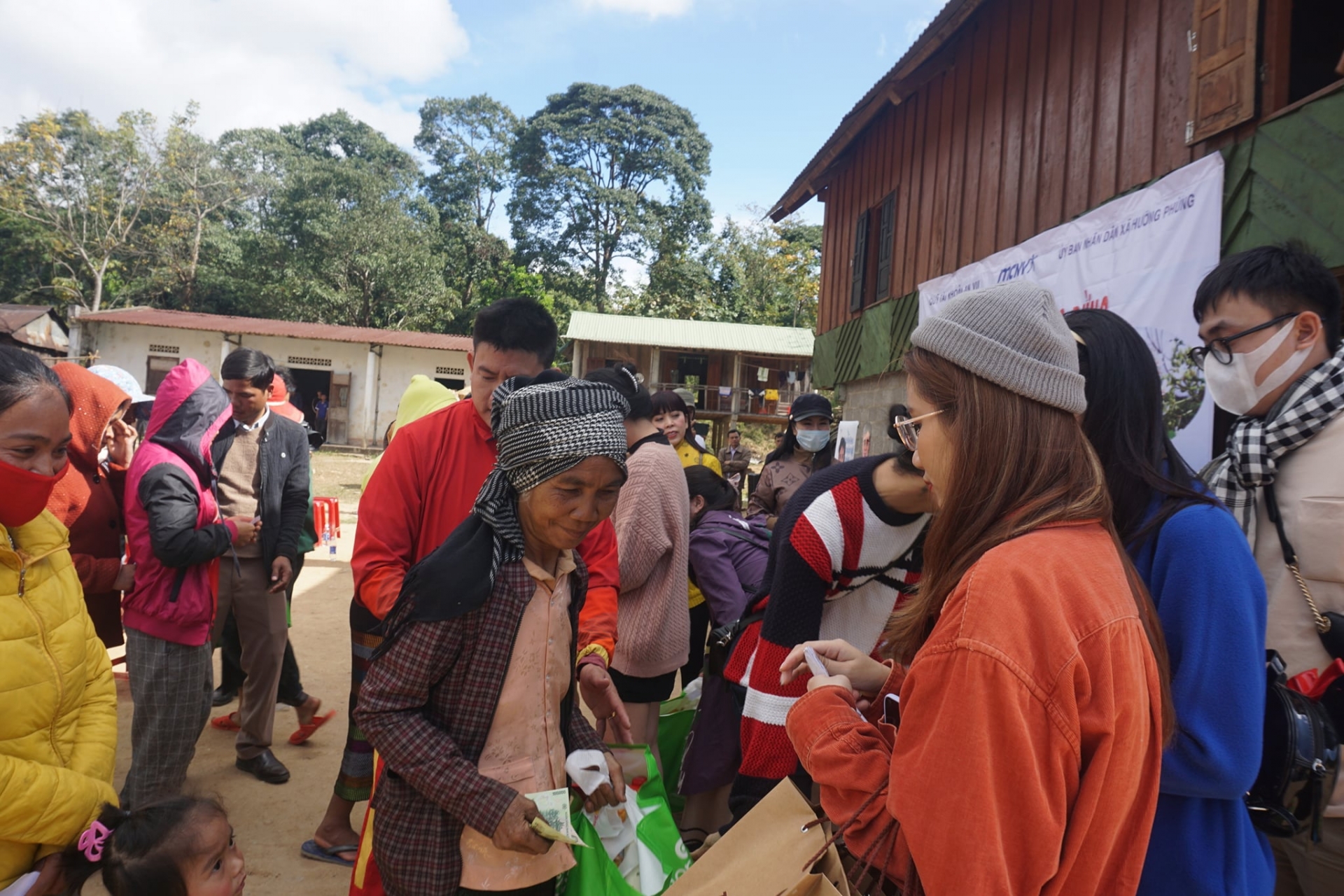 Vietnamese MC joins NGO in sustainable forest management Vietnamese MC joins NGO in sustainable forest management