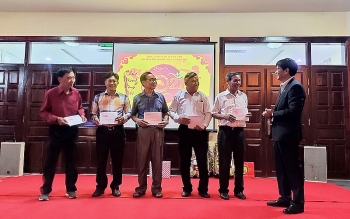 reviewing vietnamese consulates work in six southwestern cambodian localities