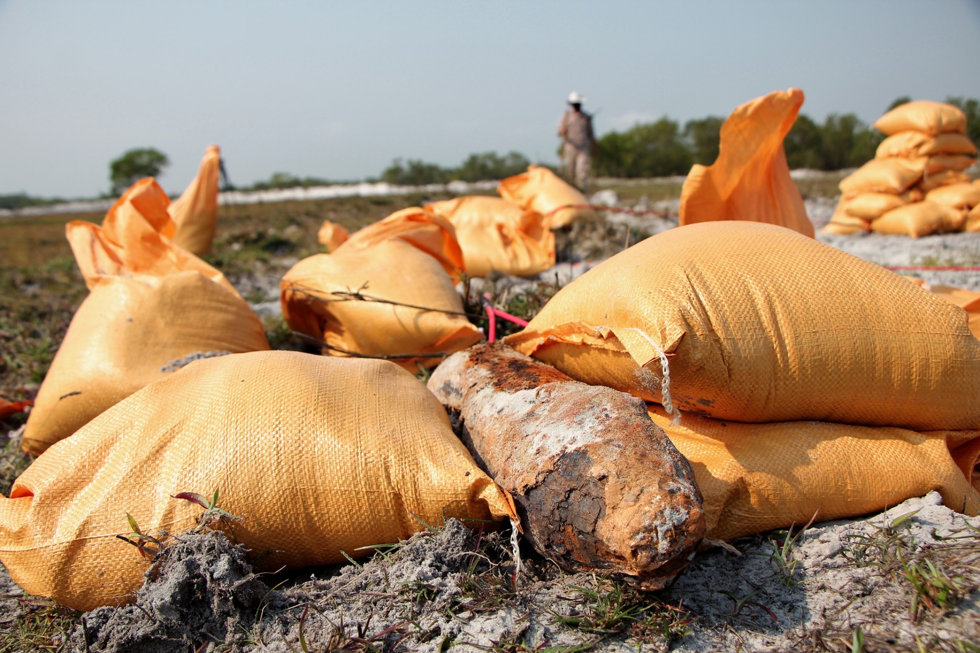 Safe detonations of high explosive and white phosphorous munitions Safe detonations of high explosive and white phosphorous munitions