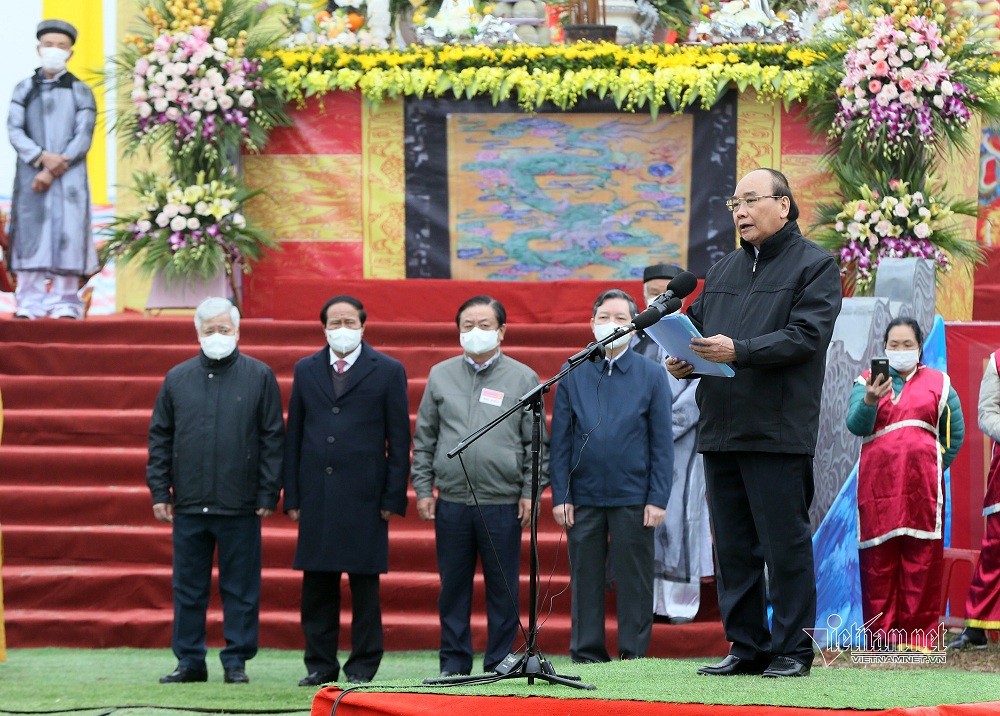 State President Attends Traditional New Year Ploughing Festival in Ha Nam