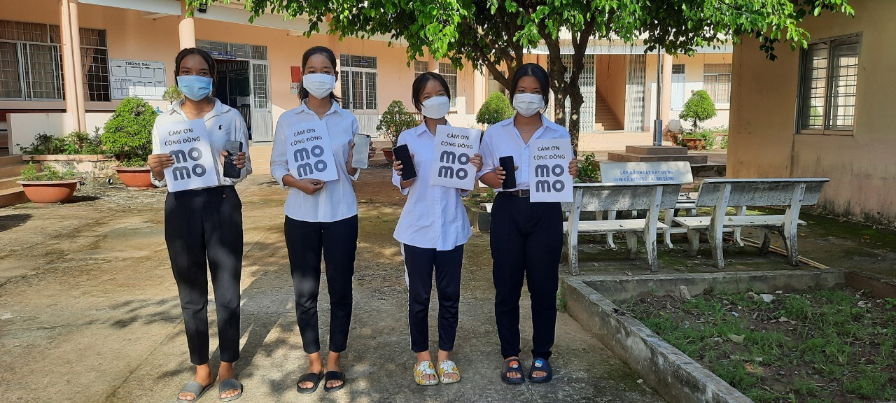 "Back Together": Over 700 Underprivileged Students Gained Access to Online Learning "Back Together": Over 700 Underprivileged Students Gained Access to Online Learning