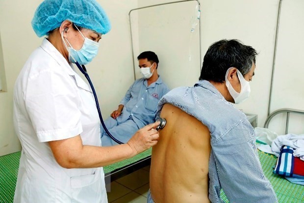 Treating TB patients (Photo: VNA Treating TB patients (Photo: VNA