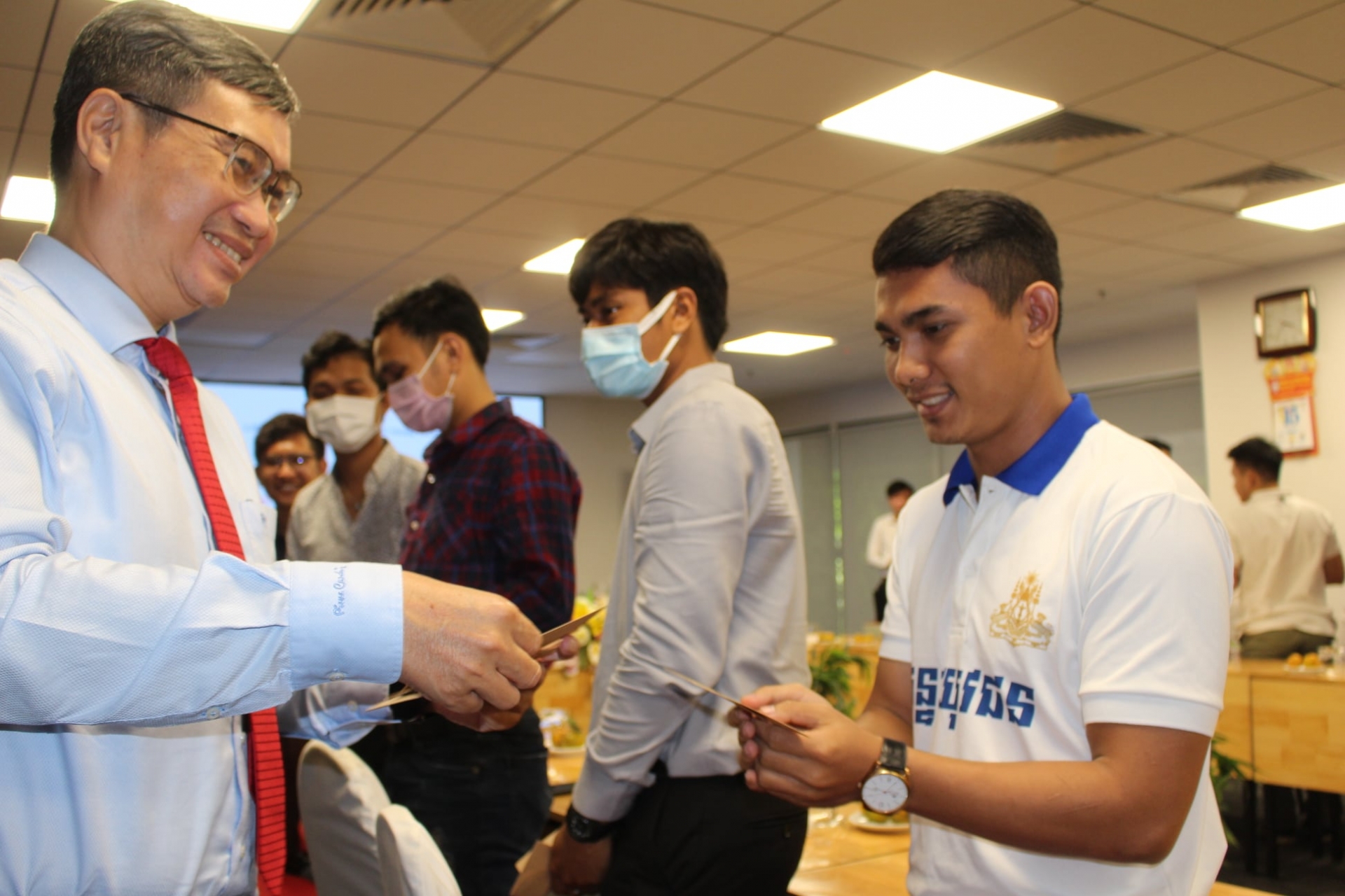Gifts for boarding Lao, Cambodian students in Lunar New Year Gifts for boarding Lao, Cambodian students in Lunar New Year
