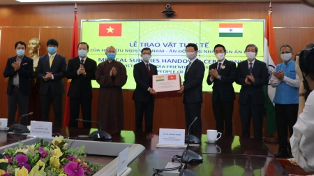 COVID-19 fight: 100,000 face masks presented to India