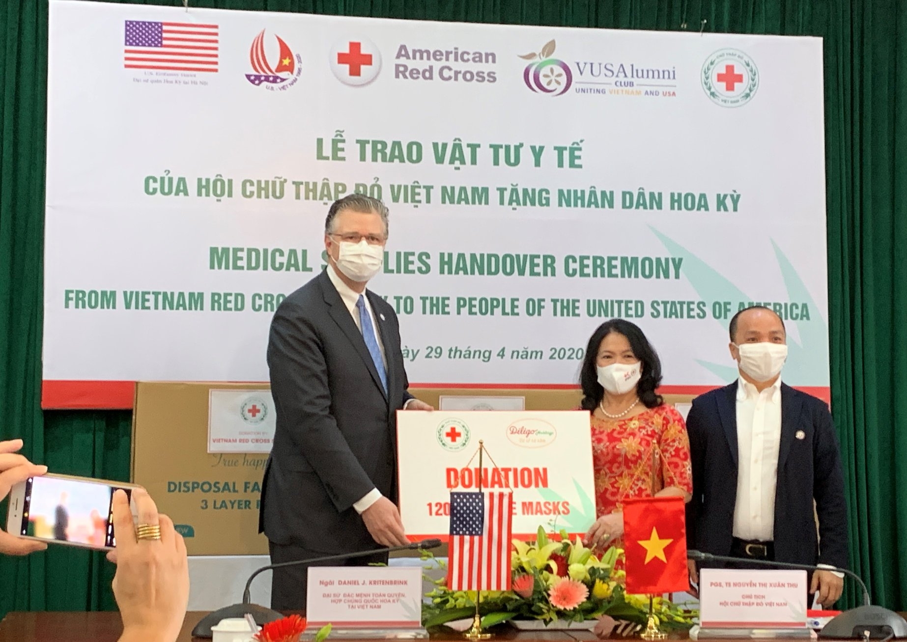 COVID-19 fight: 900 individuals, organizations donate masks to US covid 19 fight 900 individuals organizations donate masks to us