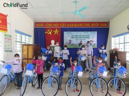 Cao Bang: Children benefit from ChildFund Vietnam bicycles donation