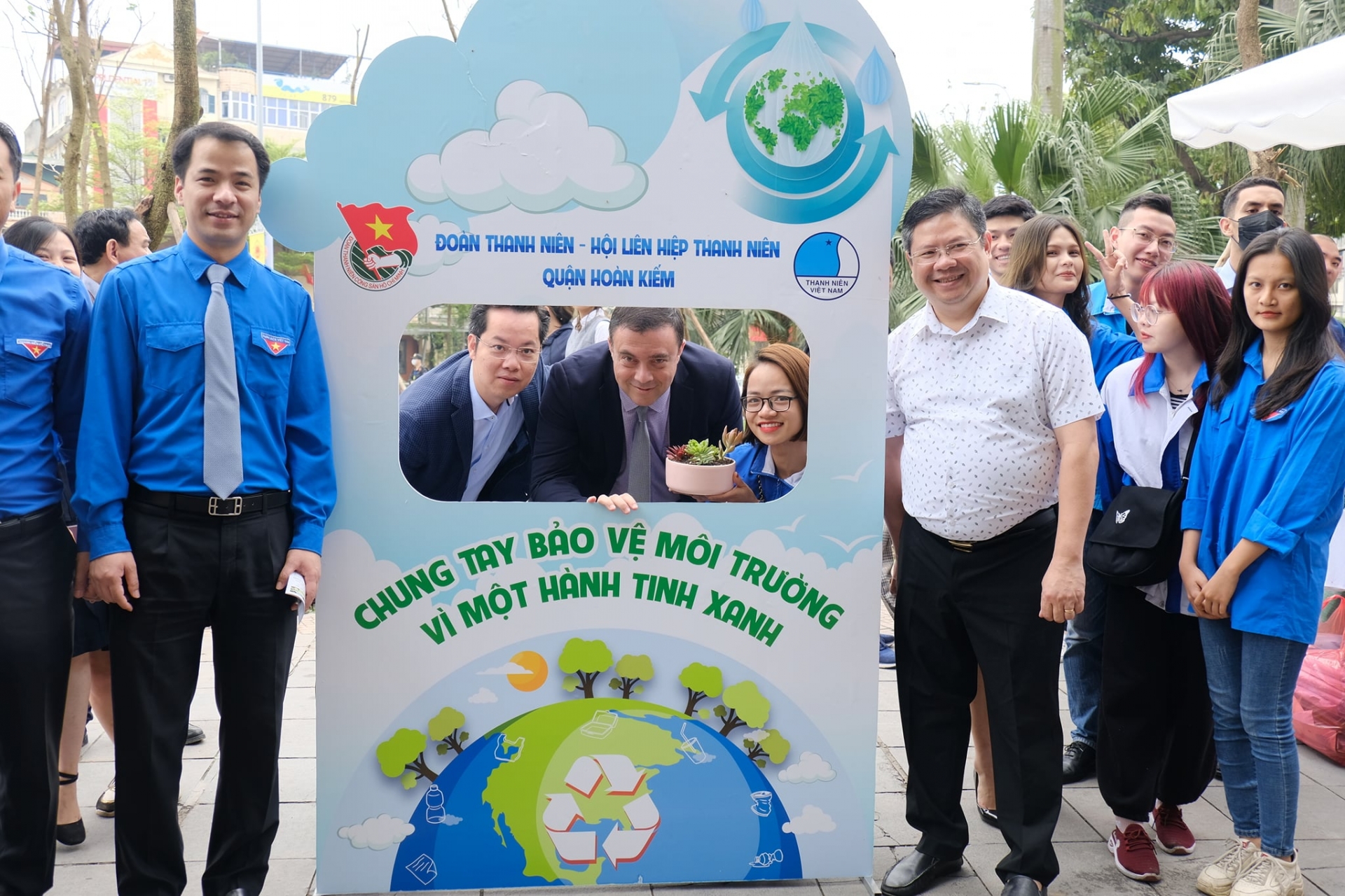 Israeli Embassy gifts solar-powered drip irrigation system to Hanoi Israeli Embassy gifts solar-powered drip irrigation system to Hanoi