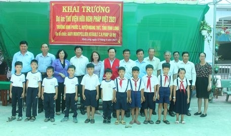 Vietnam-France Friendship Association supports reading room in Vinh Long Vietnam-France Friendship Association supports reading room in Vinh Long