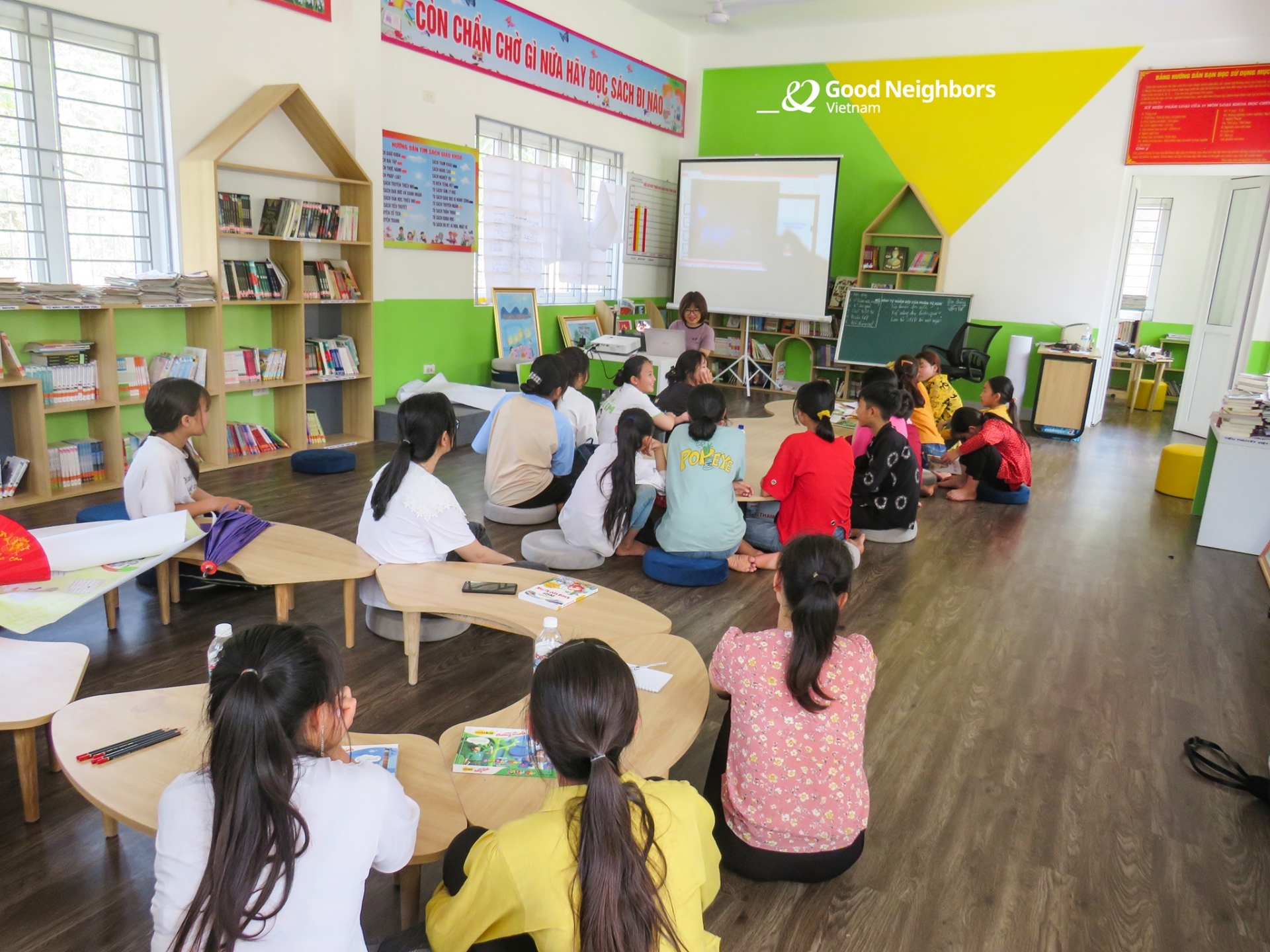Korean NGO supports playground equipment for Tuyen Quang's kindergarten Korean NGO supports playground equipment for Tuyen Quang's kindergarten
