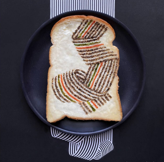 Japanese artist makes her creations on plain bread, using edible ingredients japanese artist makes her creations on plain bread using edible ingredients