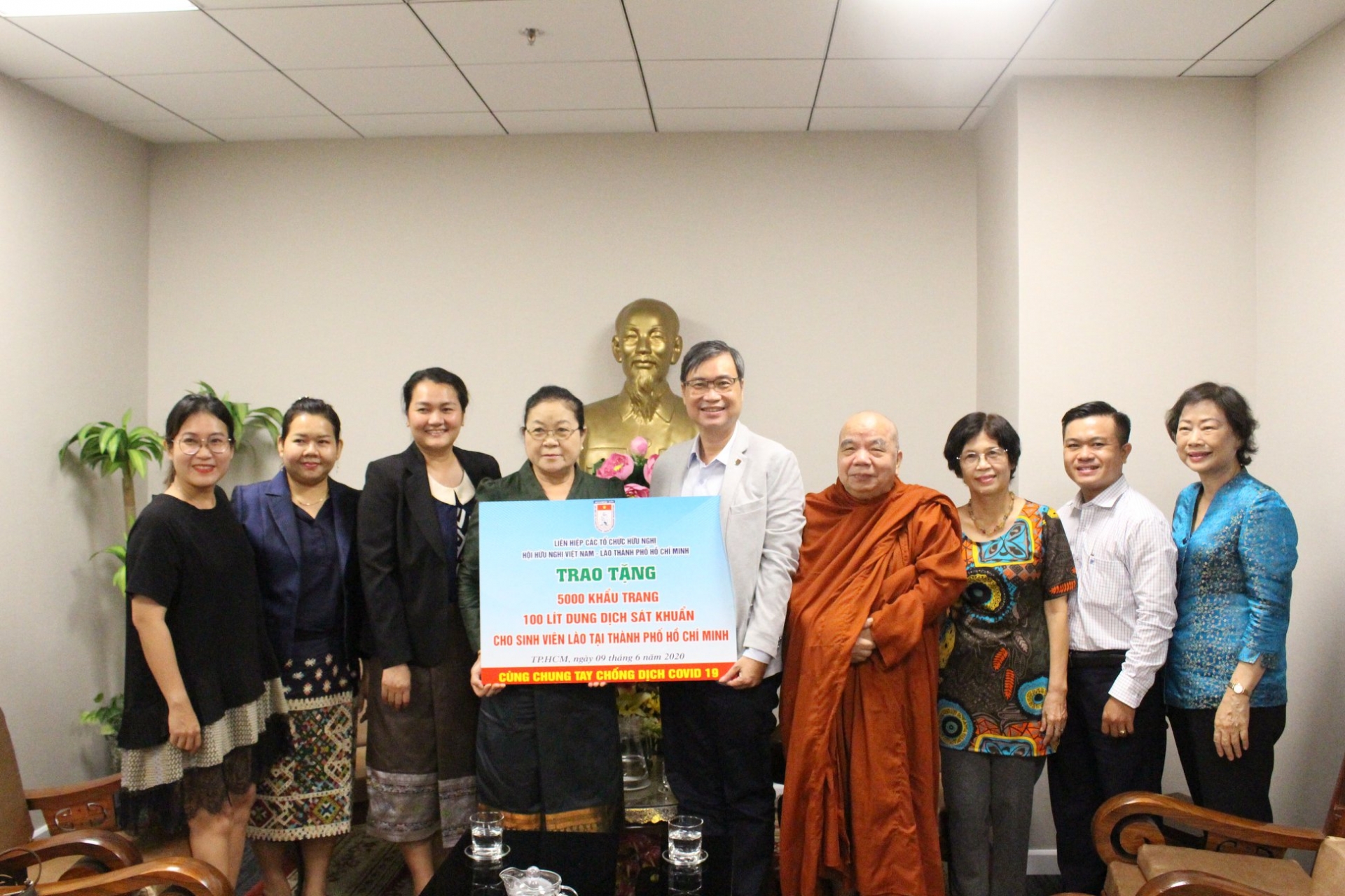 5,000 masks from HUFO, friendship association handed over to Lao students 5000 masks from hufo friendship association handed over to lao students