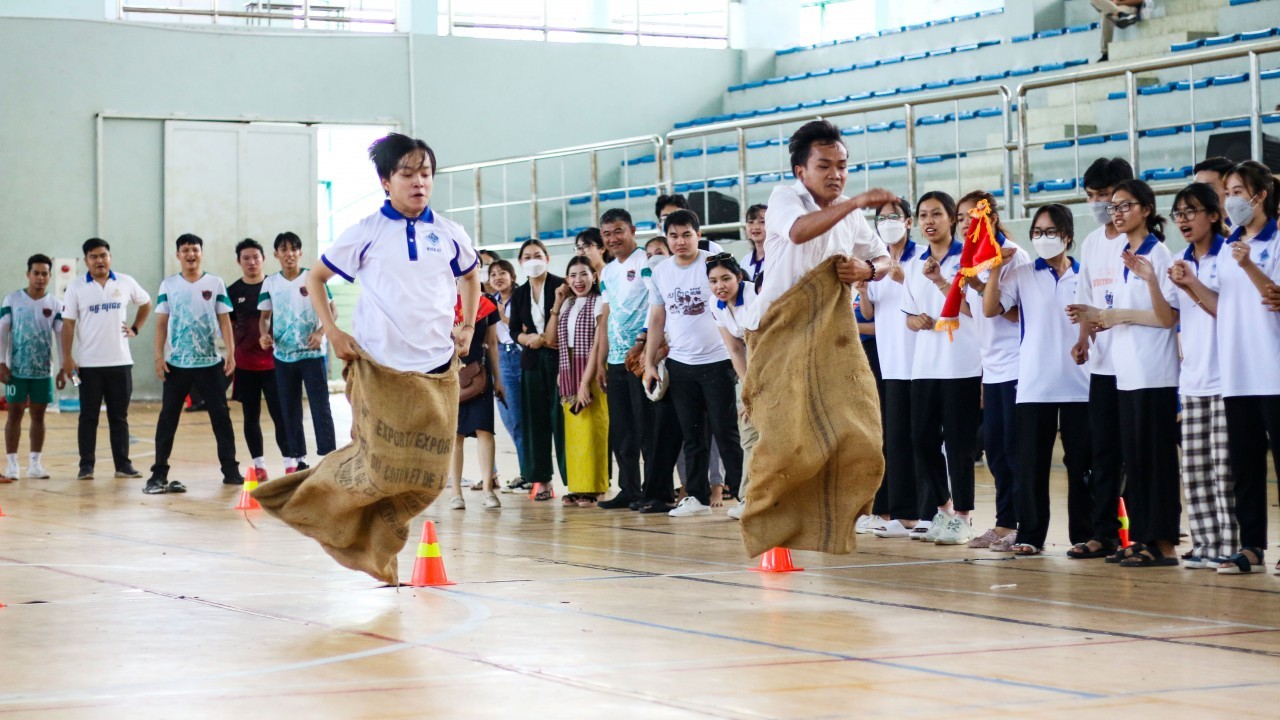 400 Vietnamese, Cambodian Students Exchange in Can Tho 400 Vietnamese, Cambodian Students Exchange in Can Tho