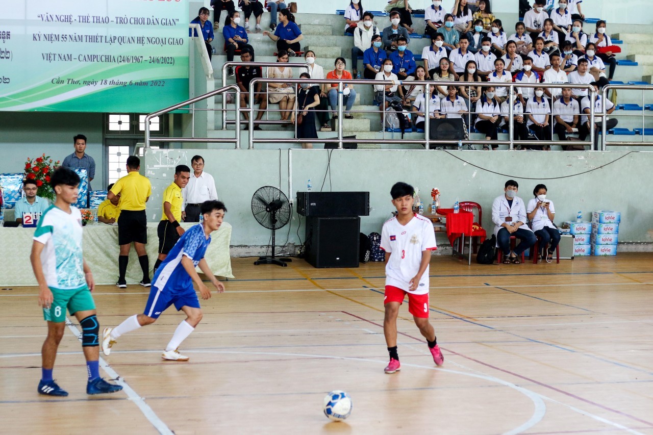 400 Vietnamese, Cambodian Students Exchange in Can Tho 400 Vietnamese, Cambodian Students Exchange in Can Tho