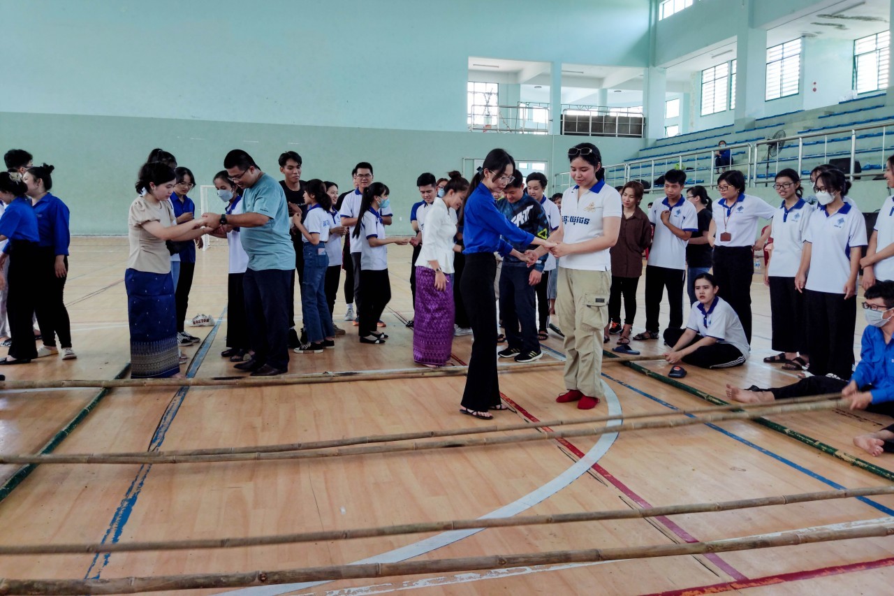 400 Vietnamese, Cambodian Students Exchange in Can Tho 400 Vietnamese, Cambodian Students Exchange in Can Tho