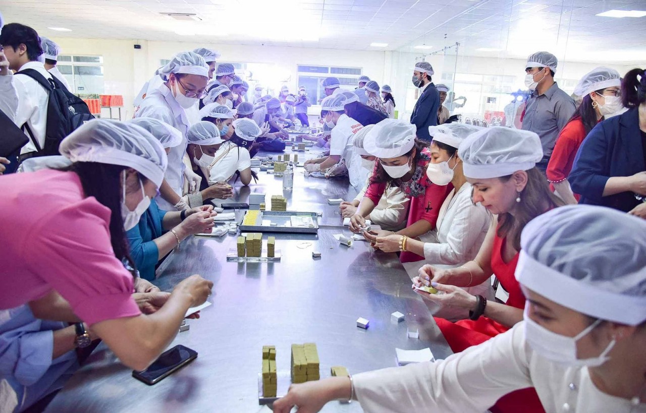 Ambassadors, Diplomatic Spouses Participate in Visit to Hai Duong Province Ambassadors, Diplomatic Spouses Participate in Visit to Hai Duong Province