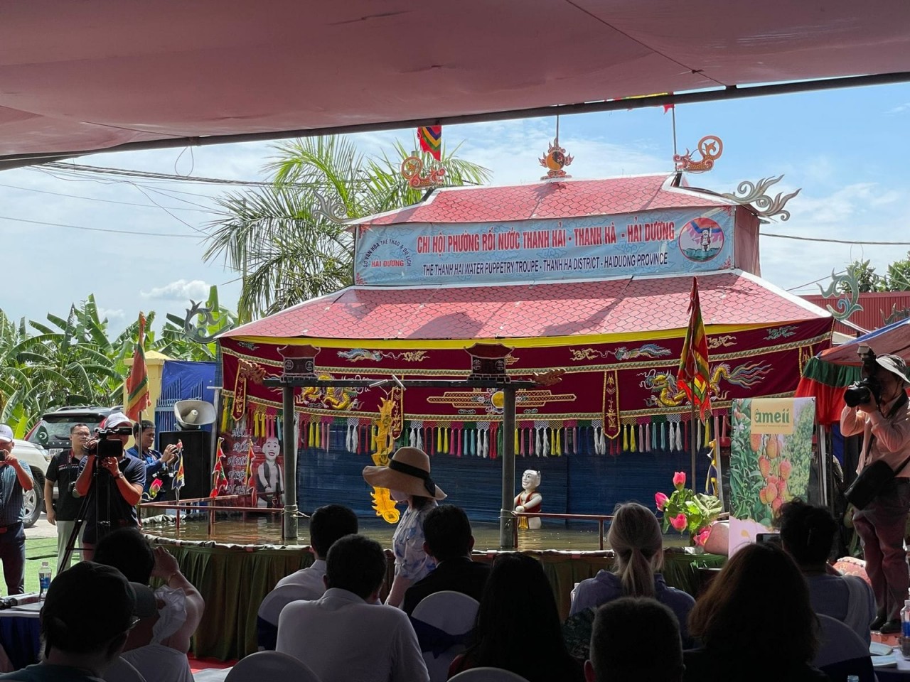 Ambassadors, Diplomatic Spouses Participate in Visit to Hai Duong Province Ambassadors, Diplomatic Spouses Participate in Visit to Hai Duong Province