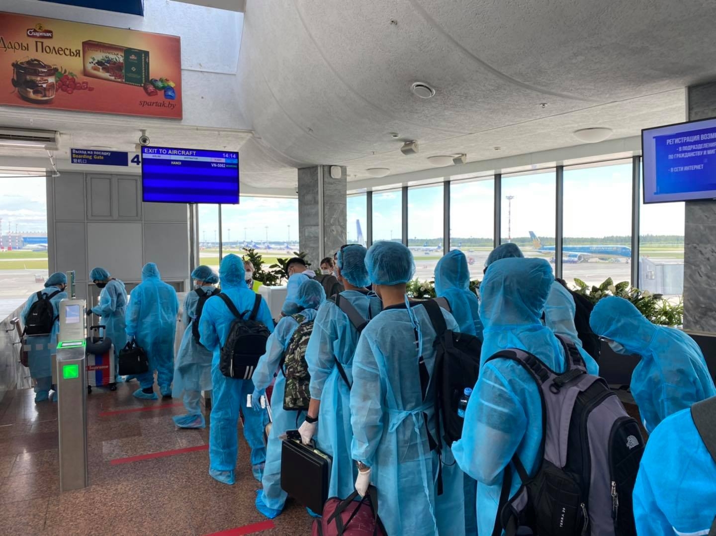 almost 300 vietnamese safely repatriated from russia belarus