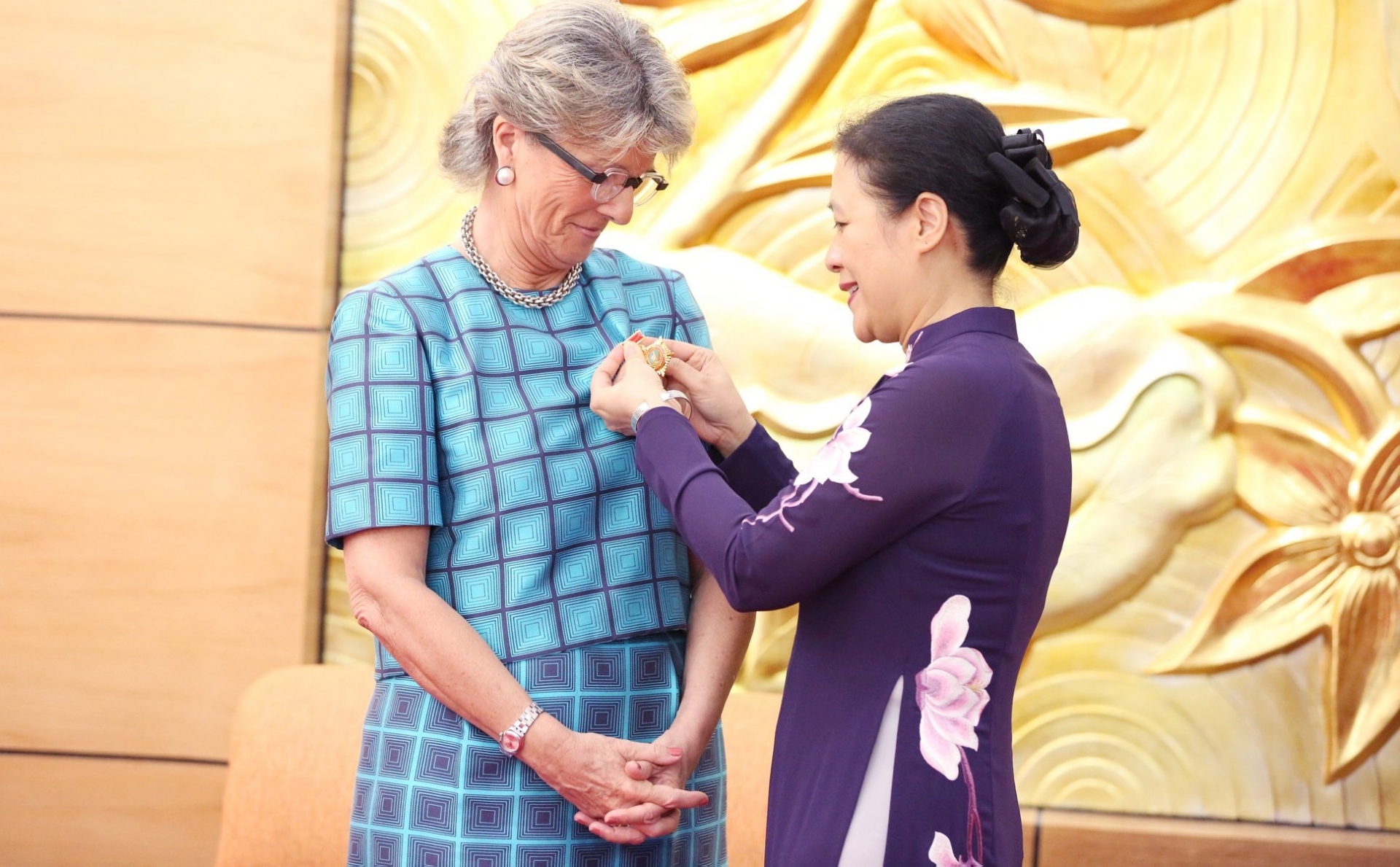 Outgoing Spanish Ambassador honoured with Insignia for Peace and Friendship outgoing spanish ambassador honoured with insignia for peace and friendship
