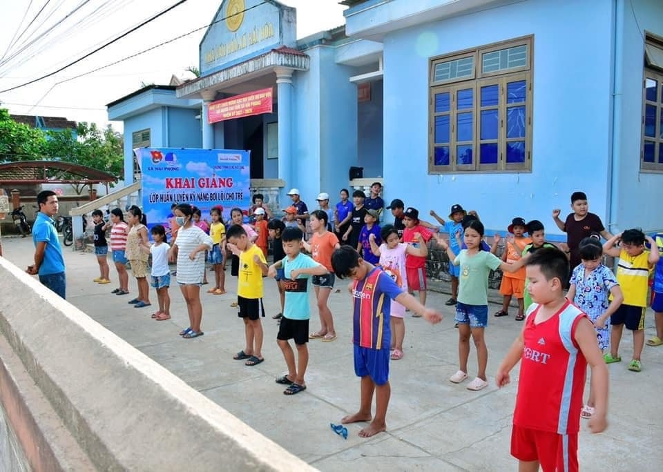 Quang Tri: Free swimming lessons to protect children from drowning Quang Tri: Free swimming lessons to protect children from drowning