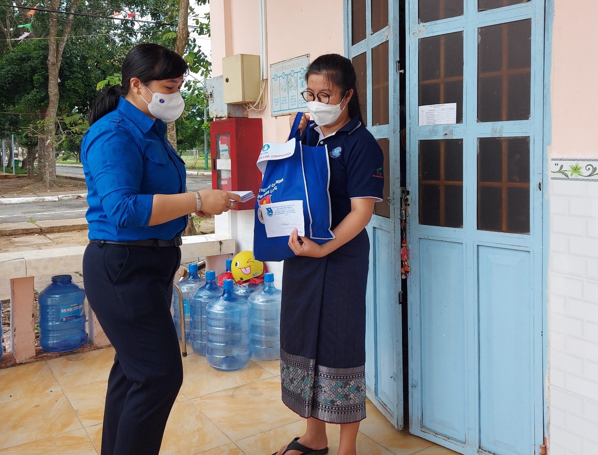 Kind Gestures Shown by People During Covid Pandemic Kind Gestures Shown by People During Covid Pandemic