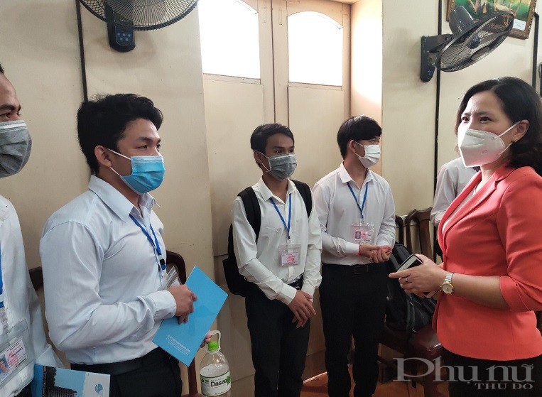 Cambodian Students Touched by Support of Vietnamese in The Time of Covid