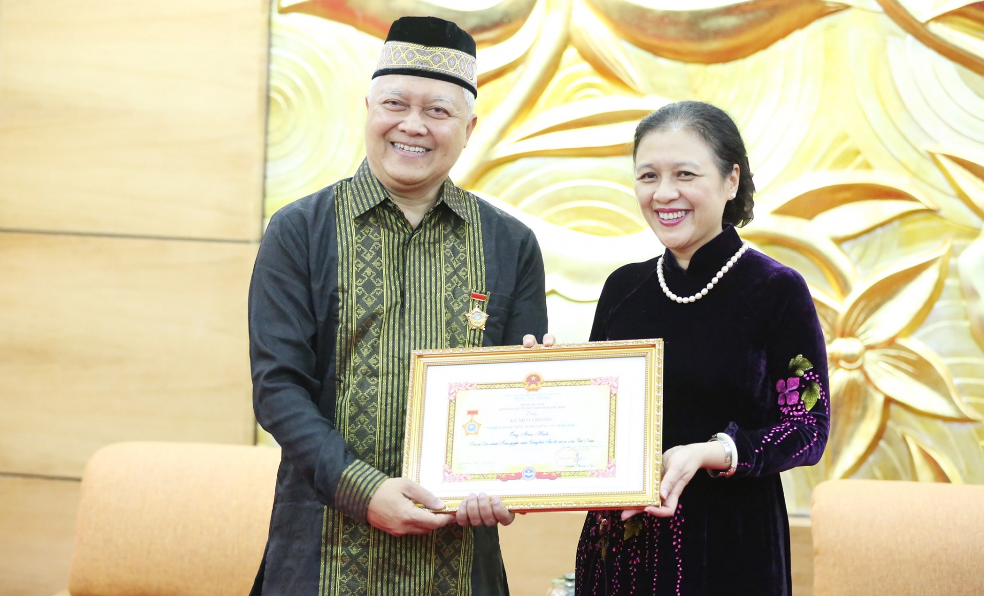 Indonesian Ambassador honoured with VUFO's peace and friendship insignia Indonesian Ambassador honoured with VUFO's peace and friendship insignia